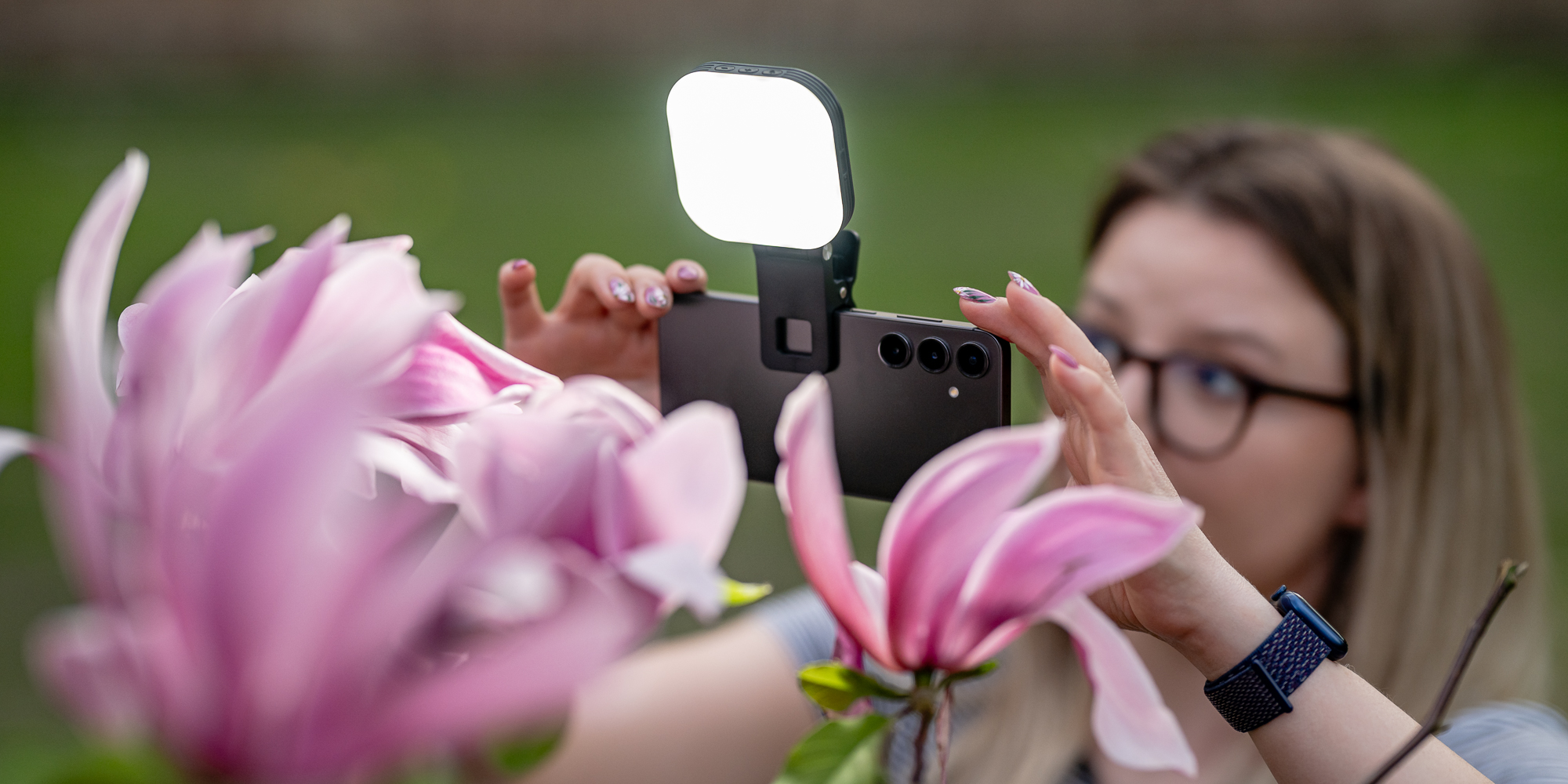 Lampka LED Newell Sunny do smartfona